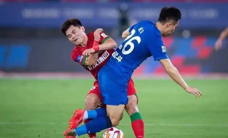 武汉三镇发布备战花絮，关键时刻队长鼓劲，社区盾任务艰巨，赛季目标并未改变的简单介绍-爱游戏app