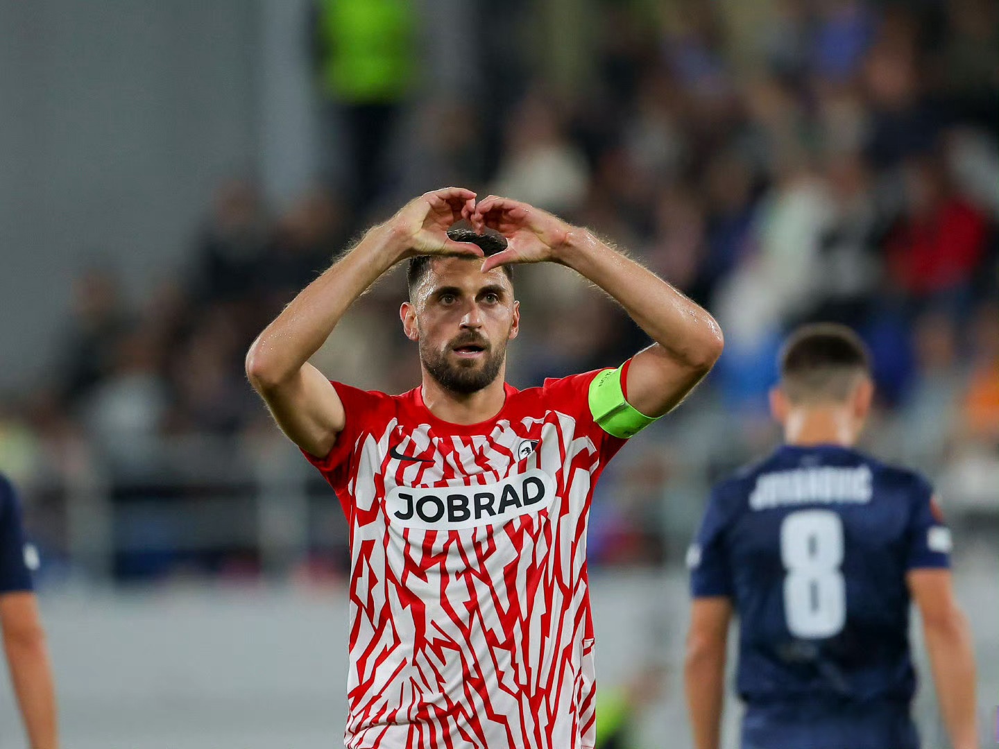 关于欧篮联赛后走向成谜，勒沃库森完成体检，压力陡增，年轻球员得到机会的信息-爱游戏下载